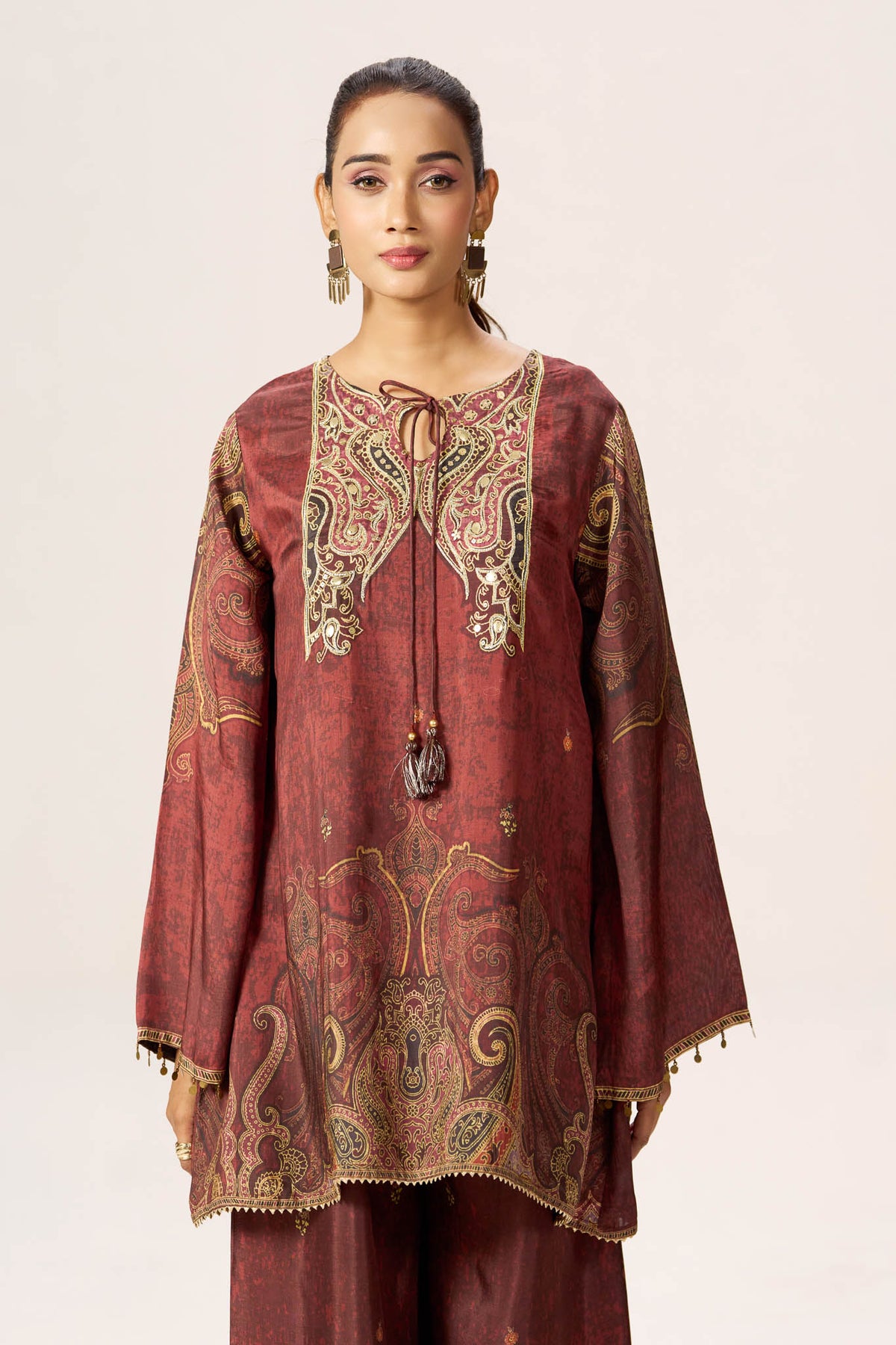Maroon viscose kurta set with paisley neckline and tassel detail
