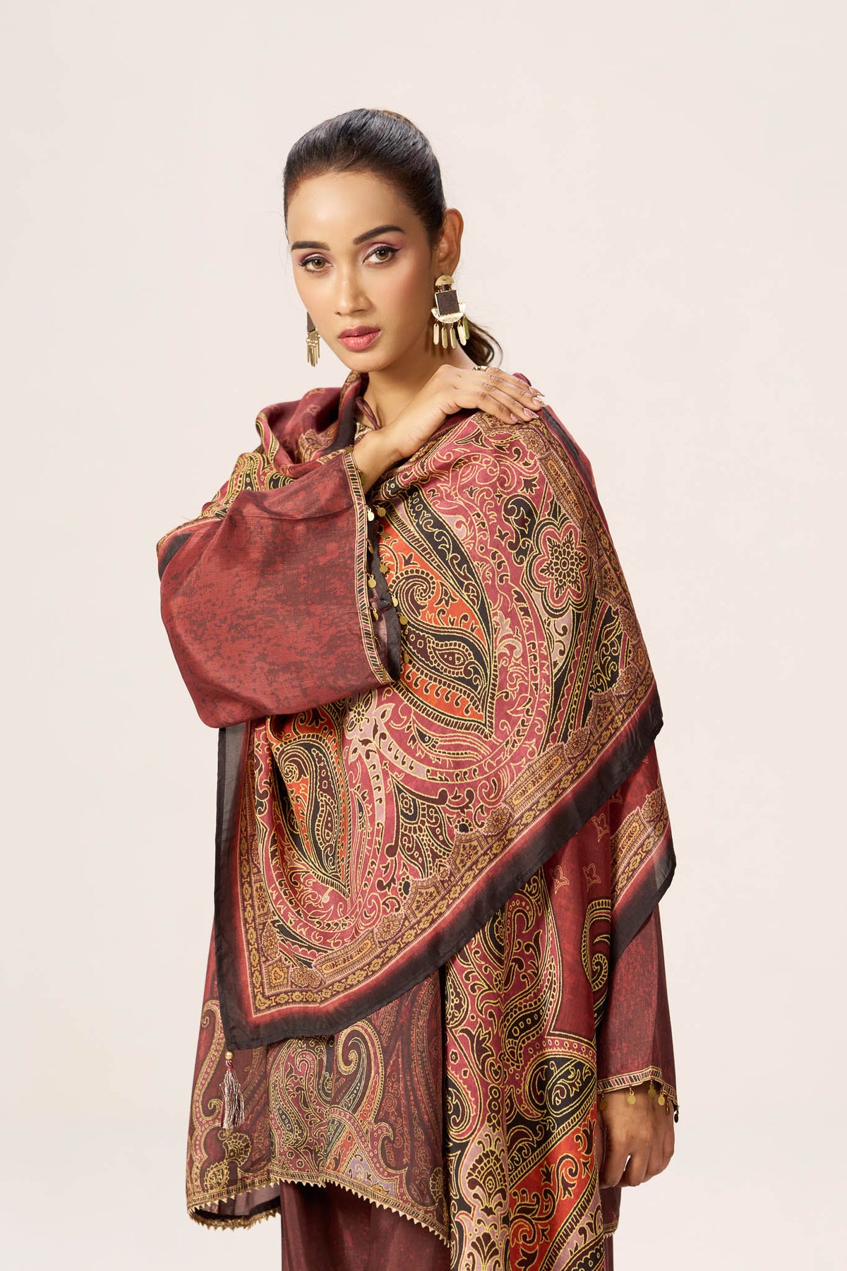 Maroon printed paisley dupatta detail from viscose kurta pant set