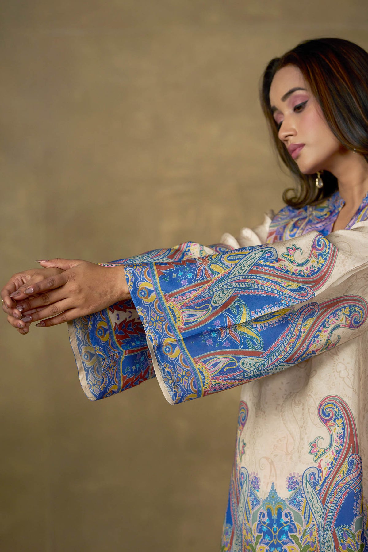 Ivory and blue viscose paisley co-ord set sleeve detail