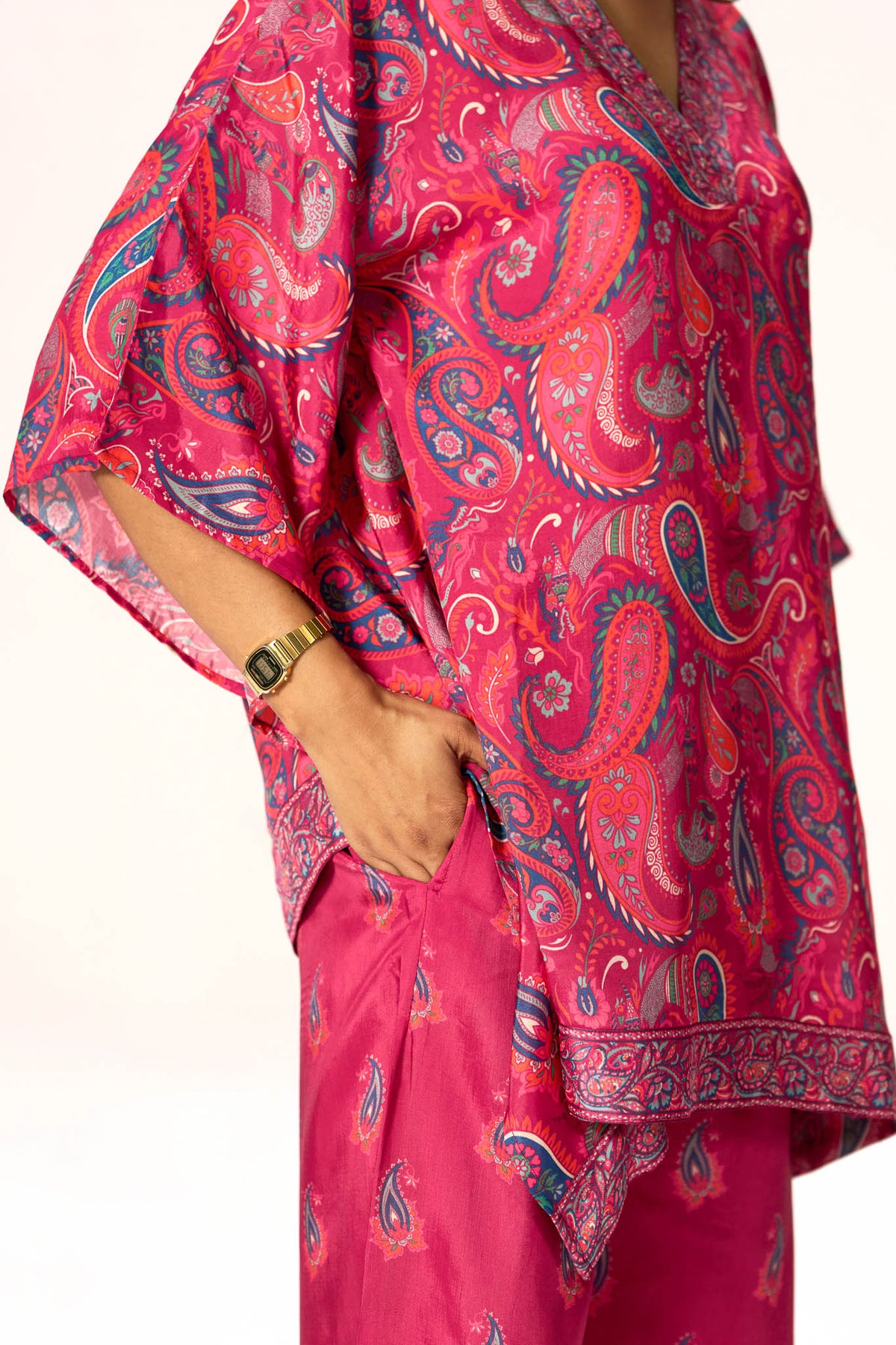Fuchsia paisley viscose crepe top - sleeve and border detail