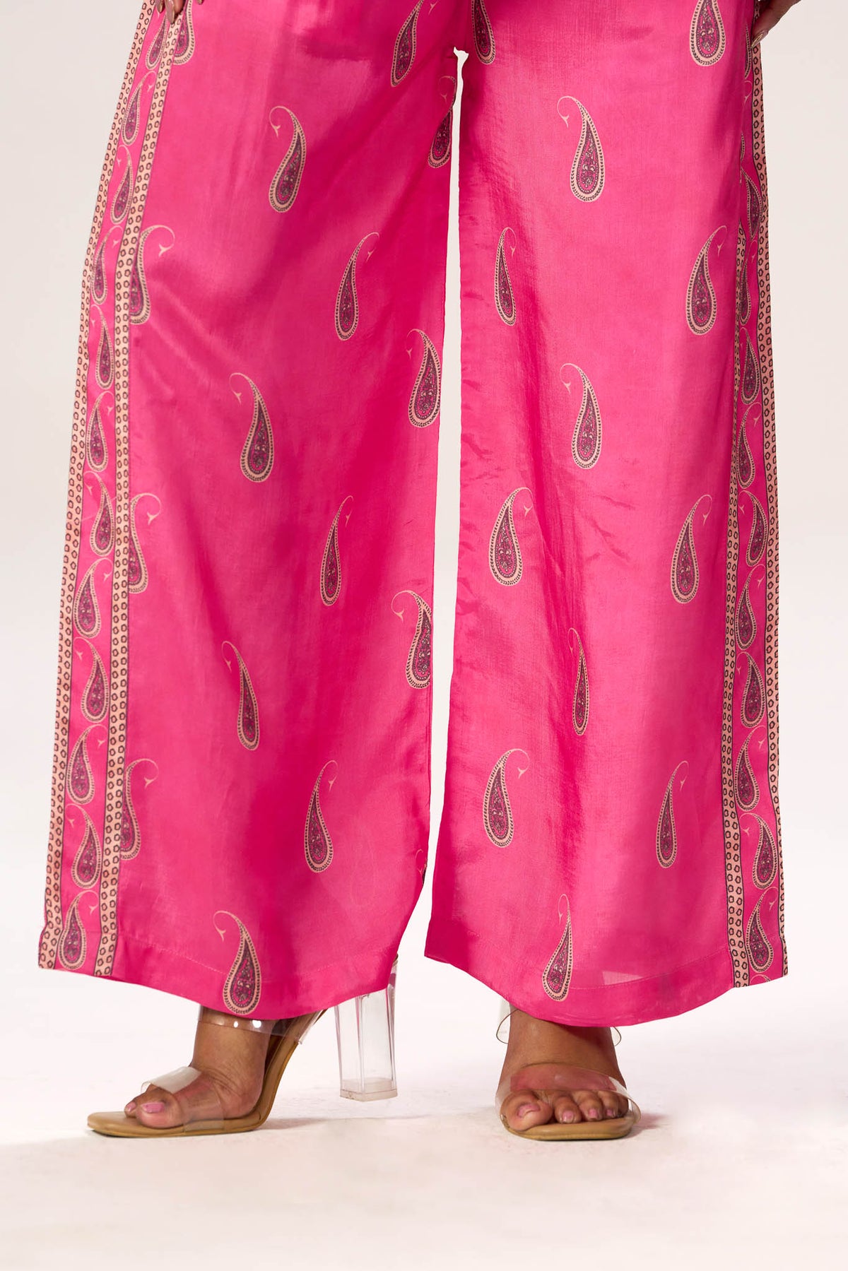 Fuchsia paisley viscose crepe shirt - collar and print detail