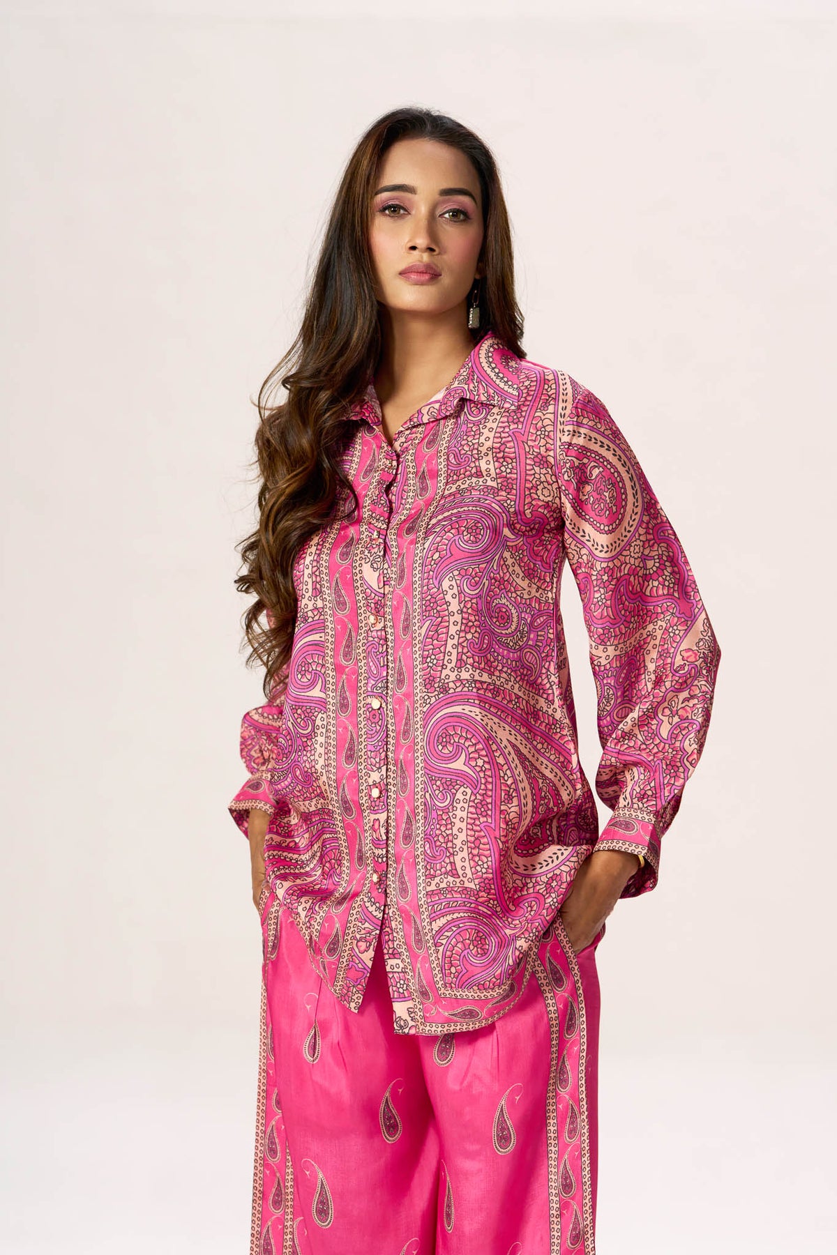 Fuchsia paisley wide-leg pants - print detail