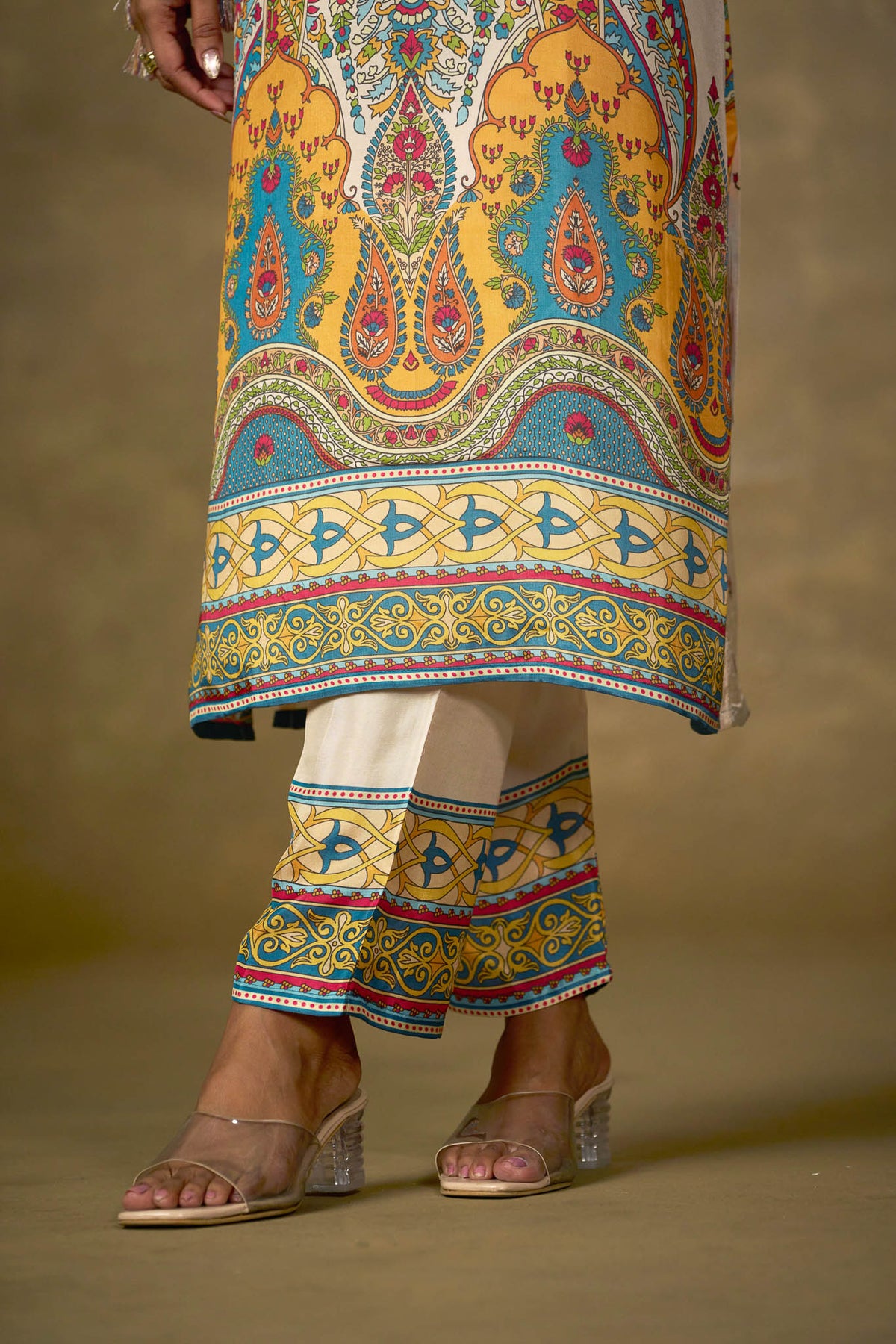Ivory viscose kurta pant set with coordinated printed hem border