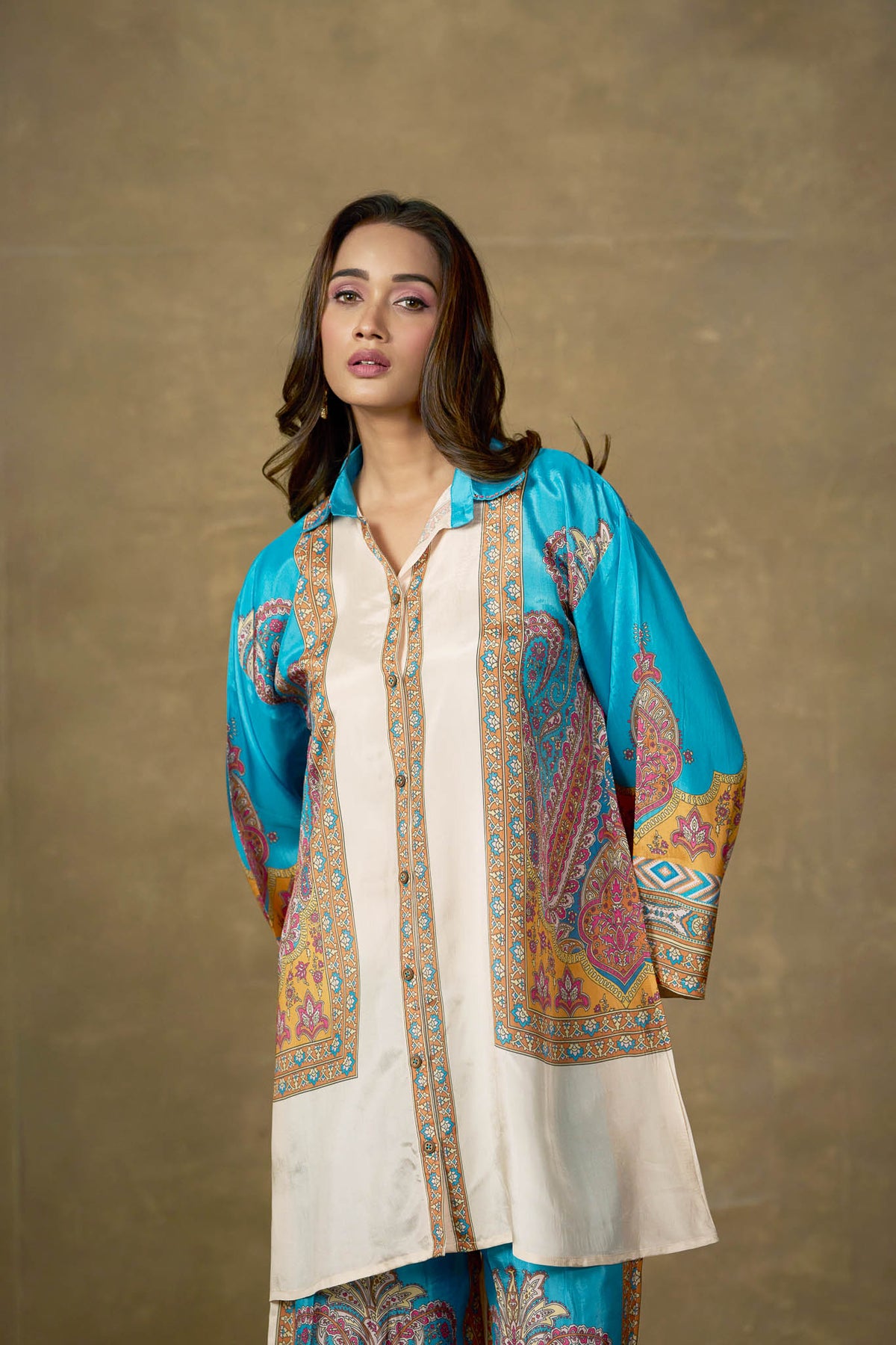 Turquoise and ivory paisley viscose tunic - collar and front detail