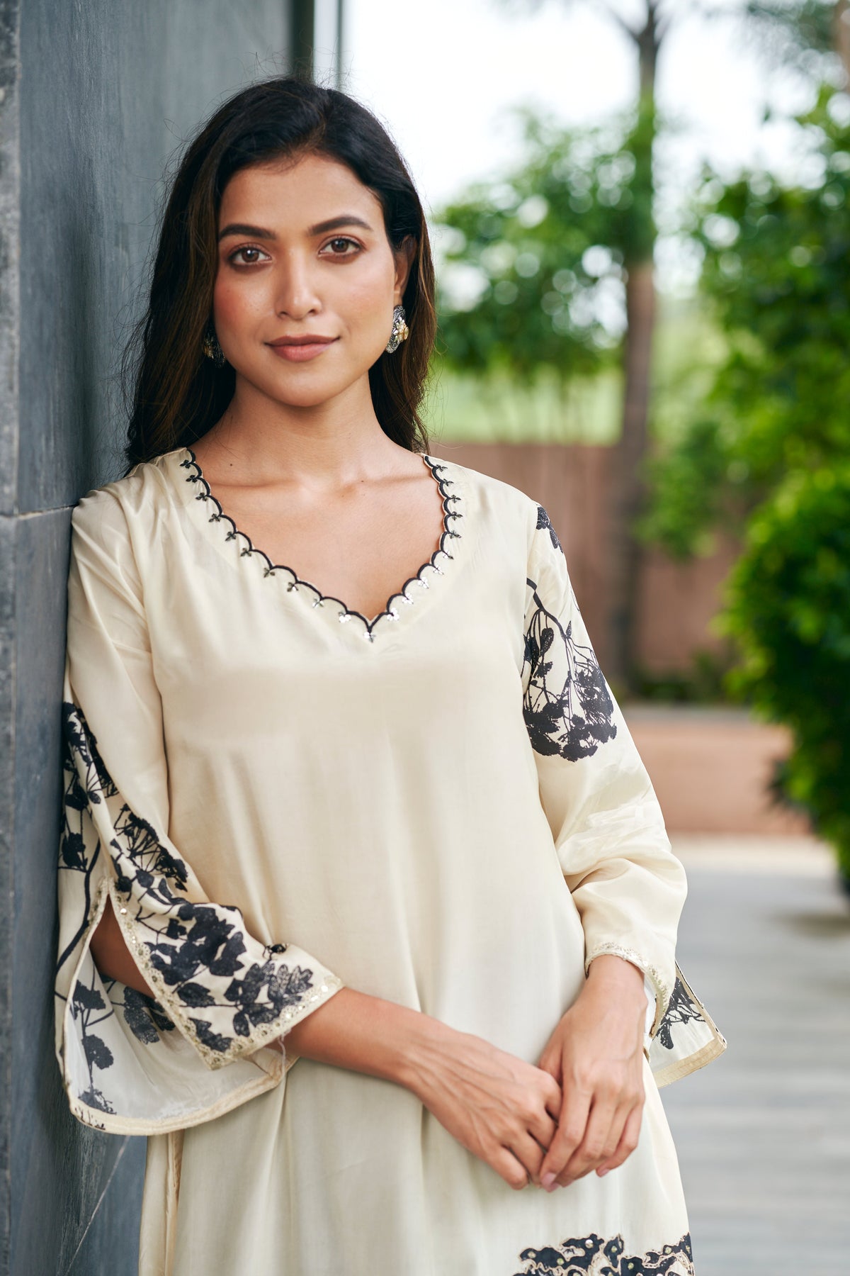 Ivory Black Scalloped V-Neck Kurta Set
